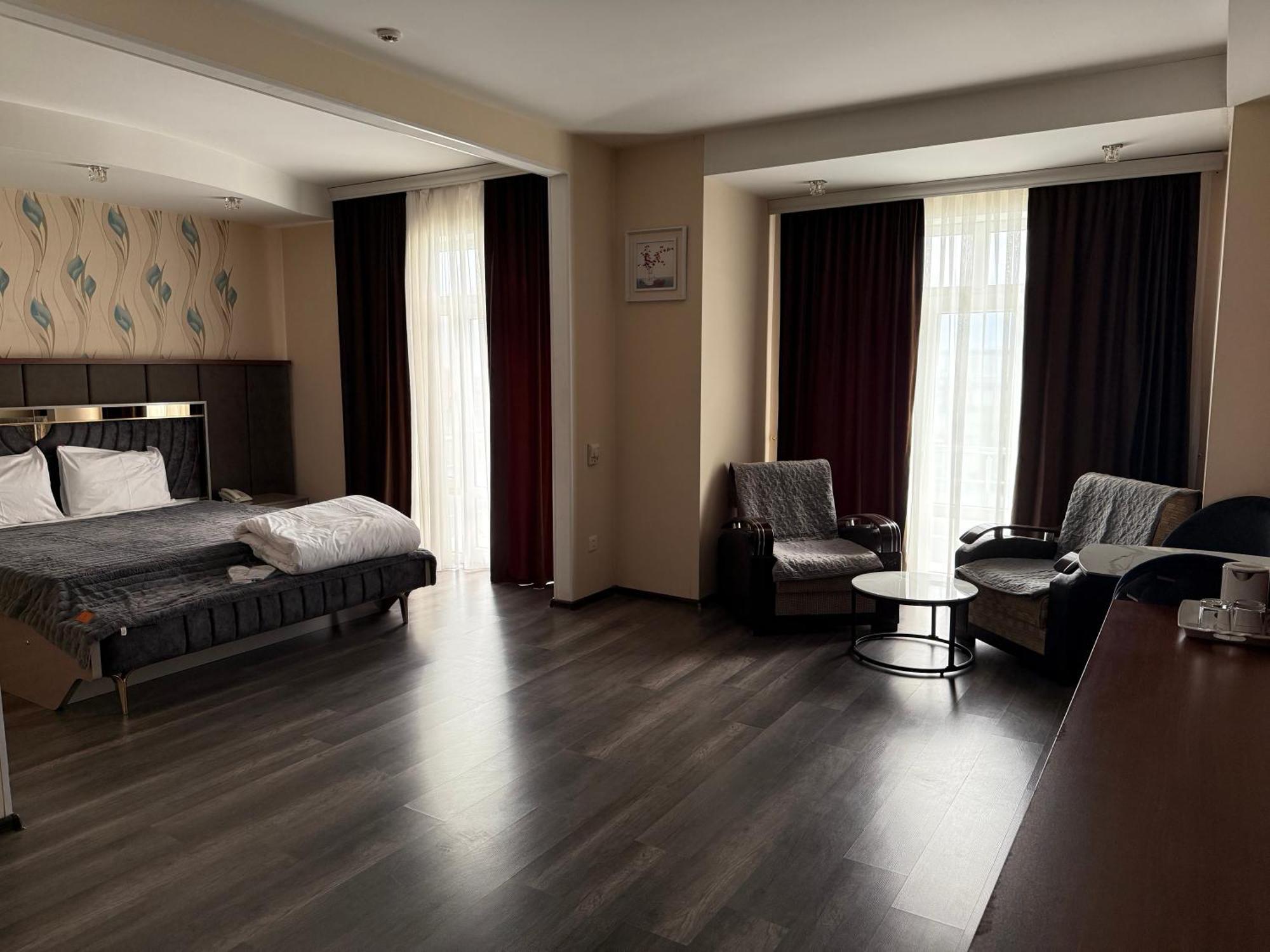 Aef Hotel Баку Екстериор снимка